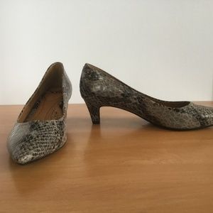 Sofft Snakeskin Print Pumps 10